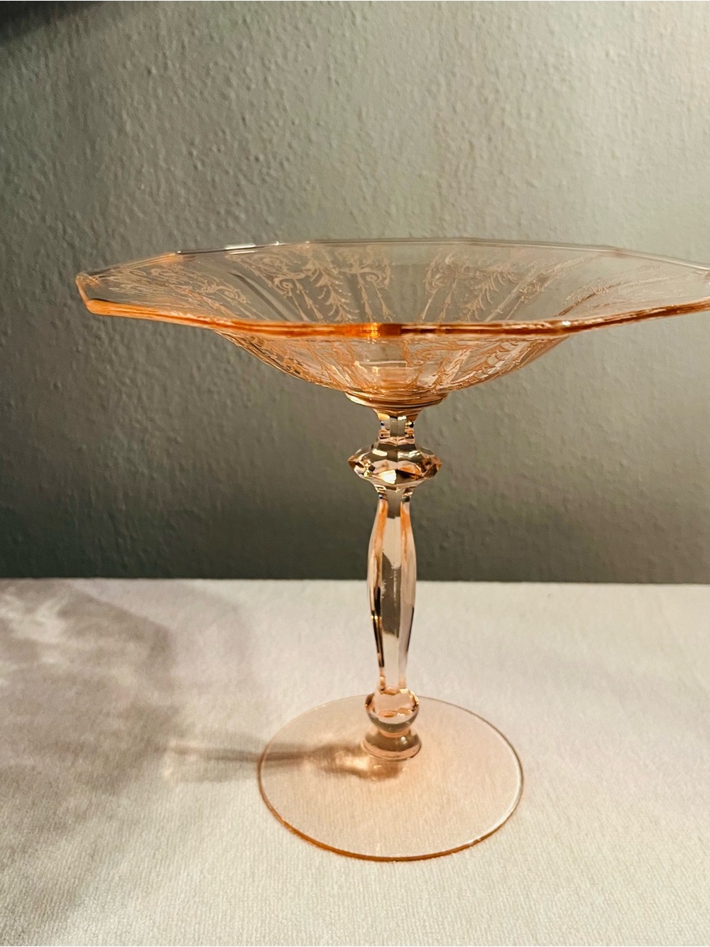 Vintage FOSTORIA glass Co.VERSAILLES pink glass stemmed pedestal COMPOTE bowl